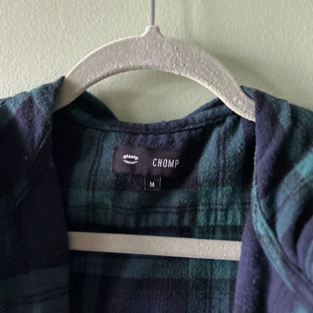 Men's Plaid Green + Navy Hooded Button Down Long Sleeve Flannel Shirt - Picture 4 of 6